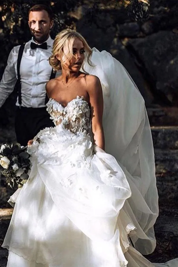 Chic A-line Sweetheart Boho Wedding Dress With Lace Appliques